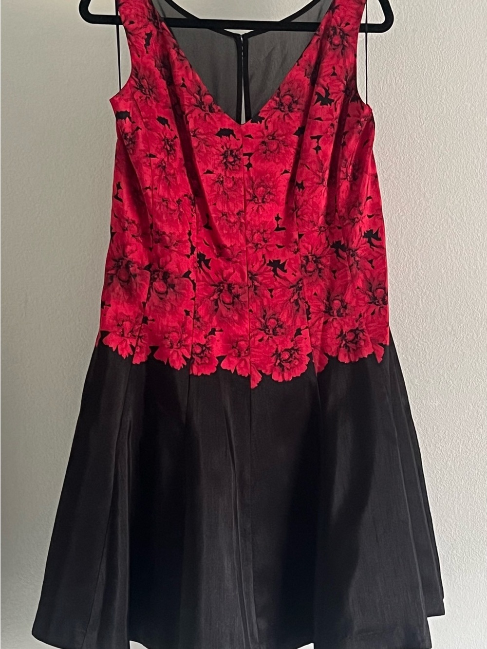 NWT 16 Julian Taylor Red and Black Floral Evening Dress